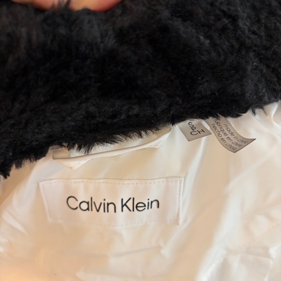 Calvin Klein white puffer jacket - Picture 2 of 5